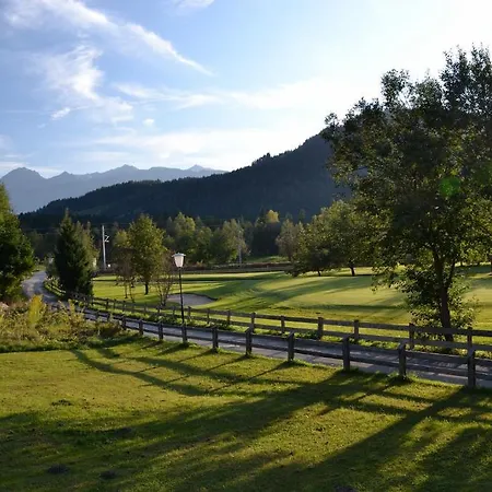 Seefeld Alpine Hideaway Lägenhet *