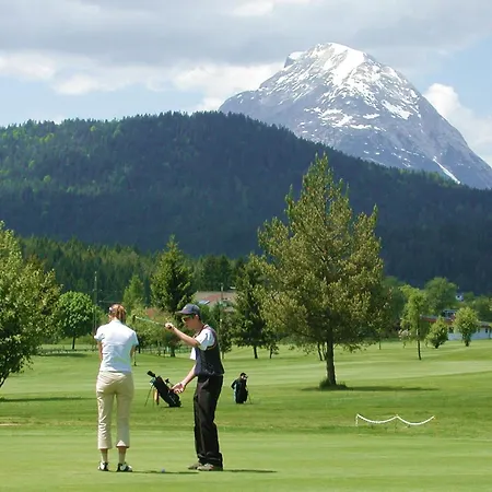 Seefeld Alpine Hideaway Daire *